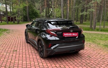 Toyota C-HR I рестайлинг, 2019 год, 2 200 000 рублей, 15 фотография