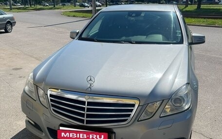 Mercedes-Benz E-Класс, 2010 год, 1 640 000 рублей, 3 фотография