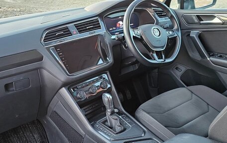 Volkswagen Tiguan II, 2018 год, 2 300 000 рублей, 5 фотография