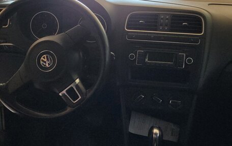 Volkswagen Polo VI (EU Market), 2011 год, 730 000 рублей, 2 фотография