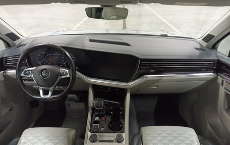 Volkswagen Touareg III, 2018 год, 4 699 000 рублей, 17 фотография