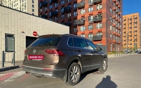 Volkswagen Tiguan II, 2018 год, 2 700 000 рублей, 5 фотография