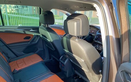 Volkswagen Tiguan II, 2018 год, 2 700 000 рублей, 19 фотография