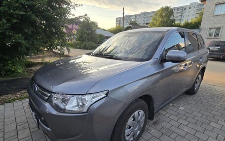 Mitsubishi Outlander III рестайлинг 3, 2012 год, 1 100 000 рублей, 10 фотография