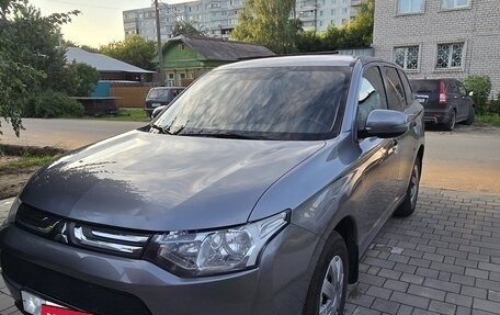 Mitsubishi Outlander III рестайлинг 3, 2012 год, 1 100 000 рублей, 3 фотография