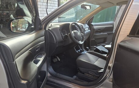 Mitsubishi Outlander III рестайлинг 3, 2012 год, 1 100 000 рублей, 13 фотография
