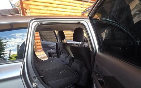 Mitsubishi Outlander III рестайлинг 3, 2012 год, 1 100 000 рублей, 25 фотография