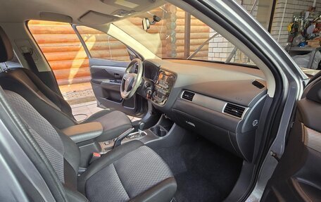 Mitsubishi Outlander III рестайлинг 3, 2012 год, 1 100 000 рублей, 26 фотография