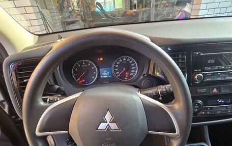 Mitsubishi Outlander III рестайлинг 3, 2012 год, 1 100 000 рублей, 32 фотография