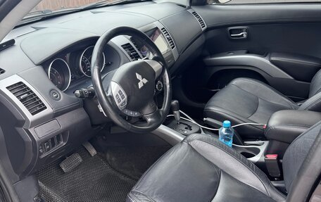 Mitsubishi Outlander III рестайлинг 3, 2010 год, 1 220 000 рублей, 10 фотография