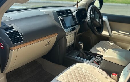 Toyota Land Cruiser Prado 150 рестайлинг 2, 2019 год, 4 000 000 рублей, 12 фотография