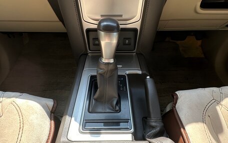 Toyota Land Cruiser Prado 150 рестайлинг 2, 2019 год, 4 000 000 рублей, 16 фотография