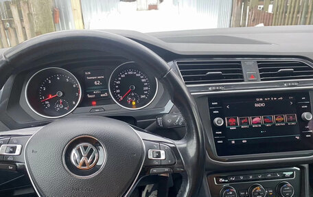 Volkswagen Tiguan II, 2018 год, 2 200 000 рублей, 6 фотография