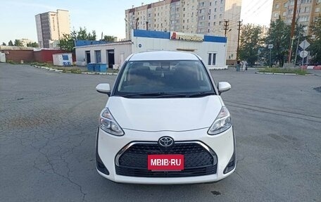 Toyota Sienta II, 2020 год, 1 650 000 рублей, 2 фотография