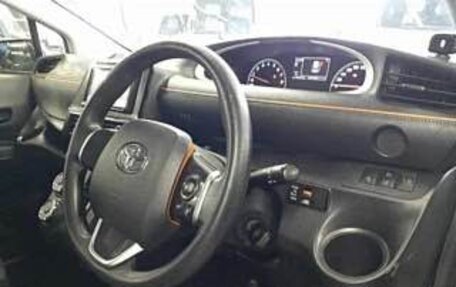 Toyota Sienta II, 2020 год, 1 650 000 рублей, 13 фотография