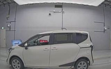 Toyota Sienta II, 2020 год, 1 650 000 рублей, 27 фотография
