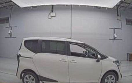 Toyota Sienta II, 2020 год, 1 650 000 рублей, 28 фотография