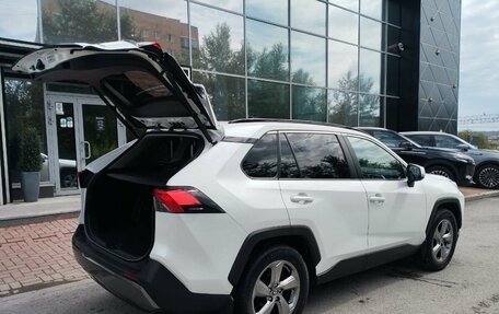 Toyota RAV4, 2020 год, 2 800 000 рублей, 10 фотография
