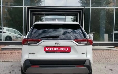 Toyota RAV4, 2020 год, 2 800 000 рублей, 7 фотография