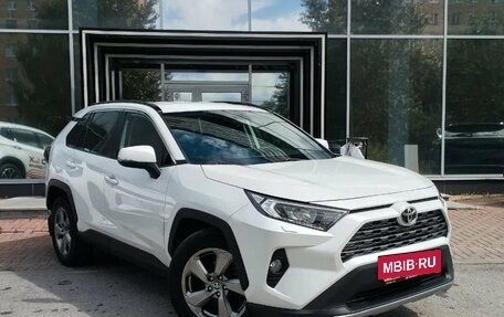 Toyota RAV4, 2020 год, 2 800 000 рублей, 3 фотография