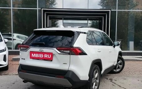 Toyota RAV4, 2020 год, 2 800 000 рублей, 2 фотография