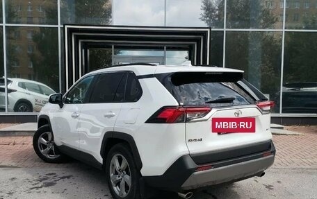 Toyota RAV4, 2020 год, 2 800 000 рублей, 4 фотография