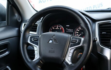 Mitsubishi L200 IV рестайлинг, 2019 год, 2 500 000 рублей, 11 фотография