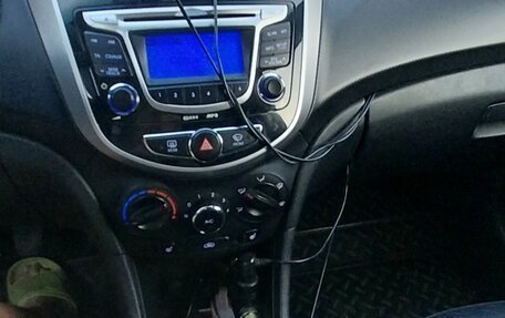 Hyundai Solaris II рестайлинг, 2011 год, 750 000 рублей, 15 фотография
