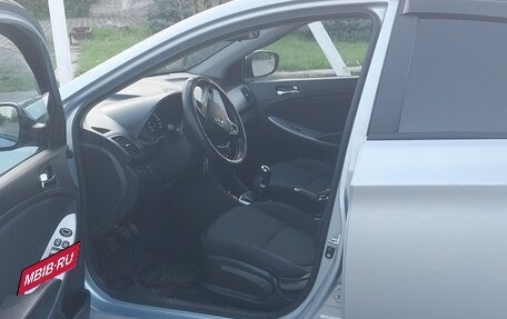Hyundai Solaris II рестайлинг, 2011 год, 750 000 рублей, 6 фотография