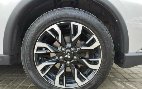 Mitsubishi Outlander III рестайлинг 3, 2022 год, 2 730 000 рублей, 14 фотография