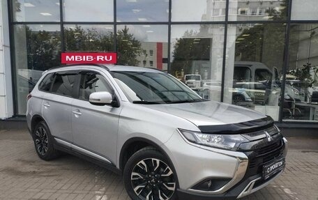 Mitsubishi Outlander III рестайлинг 3, 2022 год, 2 730 000 рублей, 3 фотография