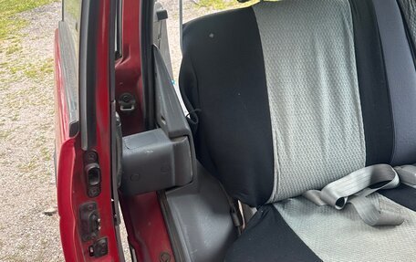 Mitsubishi Space Runner II, 1995 год, 185 000 рублей, 7 фотография