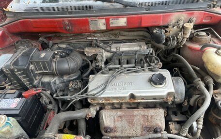 Mitsubishi Space Runner II, 1995 год, 185 000 рублей, 13 фотография