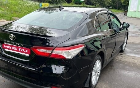 Toyota Camry, 2021 год, 2 300 000 рублей, 4 фотография