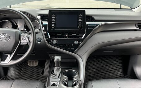 Toyota Camry, 2021 год, 2 300 000 рублей, 13 фотография