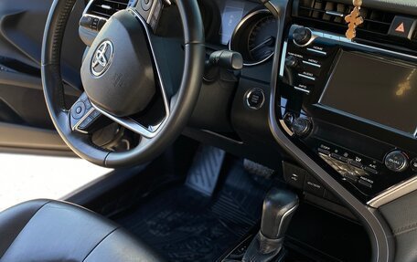 Toyota Camry, 2019 год, 2 450 000 рублей, 18 фотография