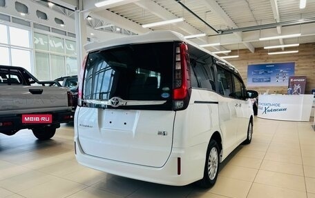 Toyota Esquire I, 2015 год, 2 249 900 рублей, 6 фотография