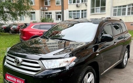 Toyota Highlander III, 2012 год, 2 200 000 рублей, 1 фотография