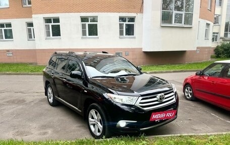 Toyota Highlander III, 2012 год, 2 200 000 рублей, 2 фотография