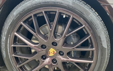 Porsche Panamera II рестайлинг, 2019 год, 9 фотография