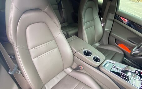 Porsche Panamera II рестайлинг, 2019 год, 21 фотография