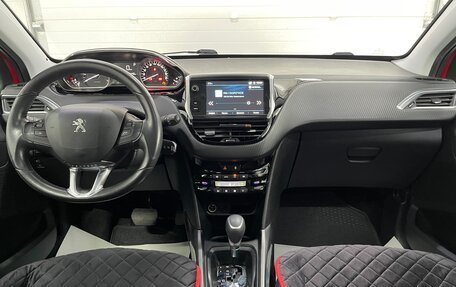Peugeot 2008 II, 2017 год, 1 499 000 рублей, 10 фотография