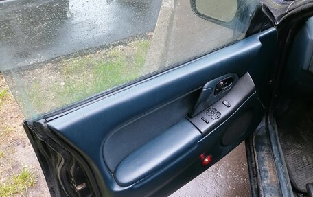 Mazda 323, 1995 год, 300 000 рублей, 8 фотография
