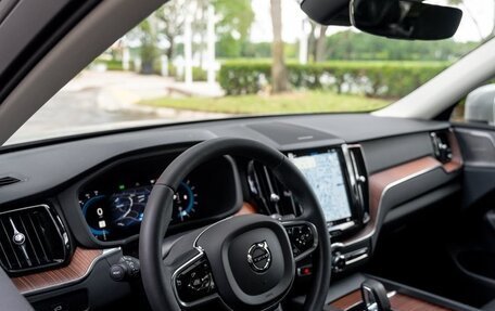 Volvo XC60 II, 2022 год, 3 350 000 рублей, 5 фотография