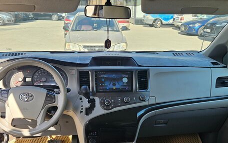 Toyota Sienna III, 2010 год, 1 150 000 рублей, 7 фотография