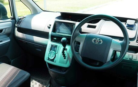 Toyota Voxy II, 2008 год, 1 500 000 рублей, 6 фотография