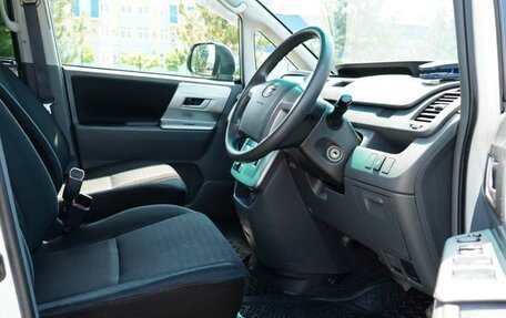 Toyota Voxy II, 2008 год, 1 500 000 рублей, 4 фотография