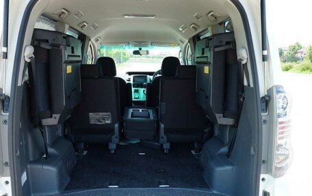 Toyota Voxy II, 2008 год, 1 500 000 рублей, 12 фотография