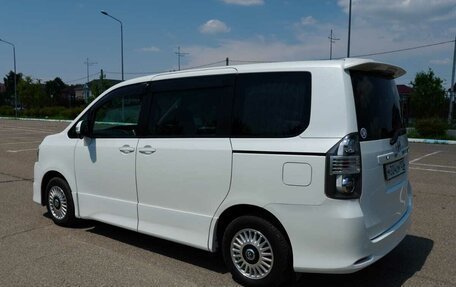 Toyota Voxy II, 2008 год, 1 500 000 рублей, 10 фотография