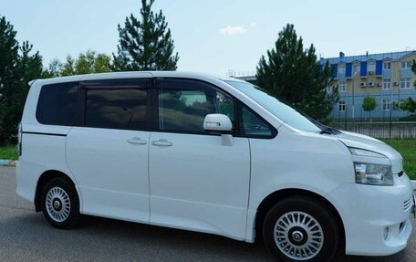 Toyota Voxy II, 2008 год, 1 500 000 рублей, 18 фотография